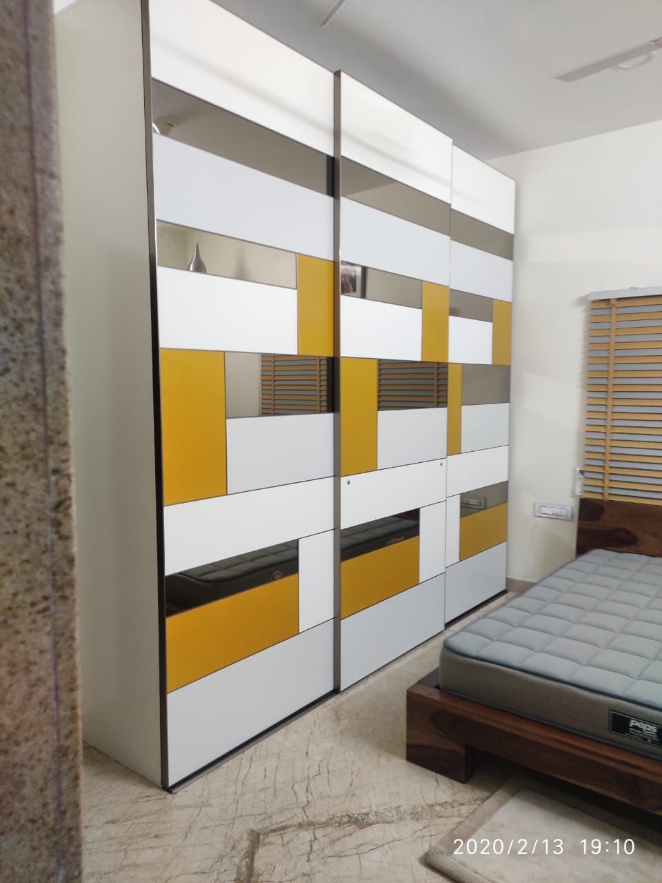 beautiful-designs-for-lacquer-glass-wardrobes-in-gurgaon-gurgaon-largest-dealers-and-manufacturers-in-gurgaon-india